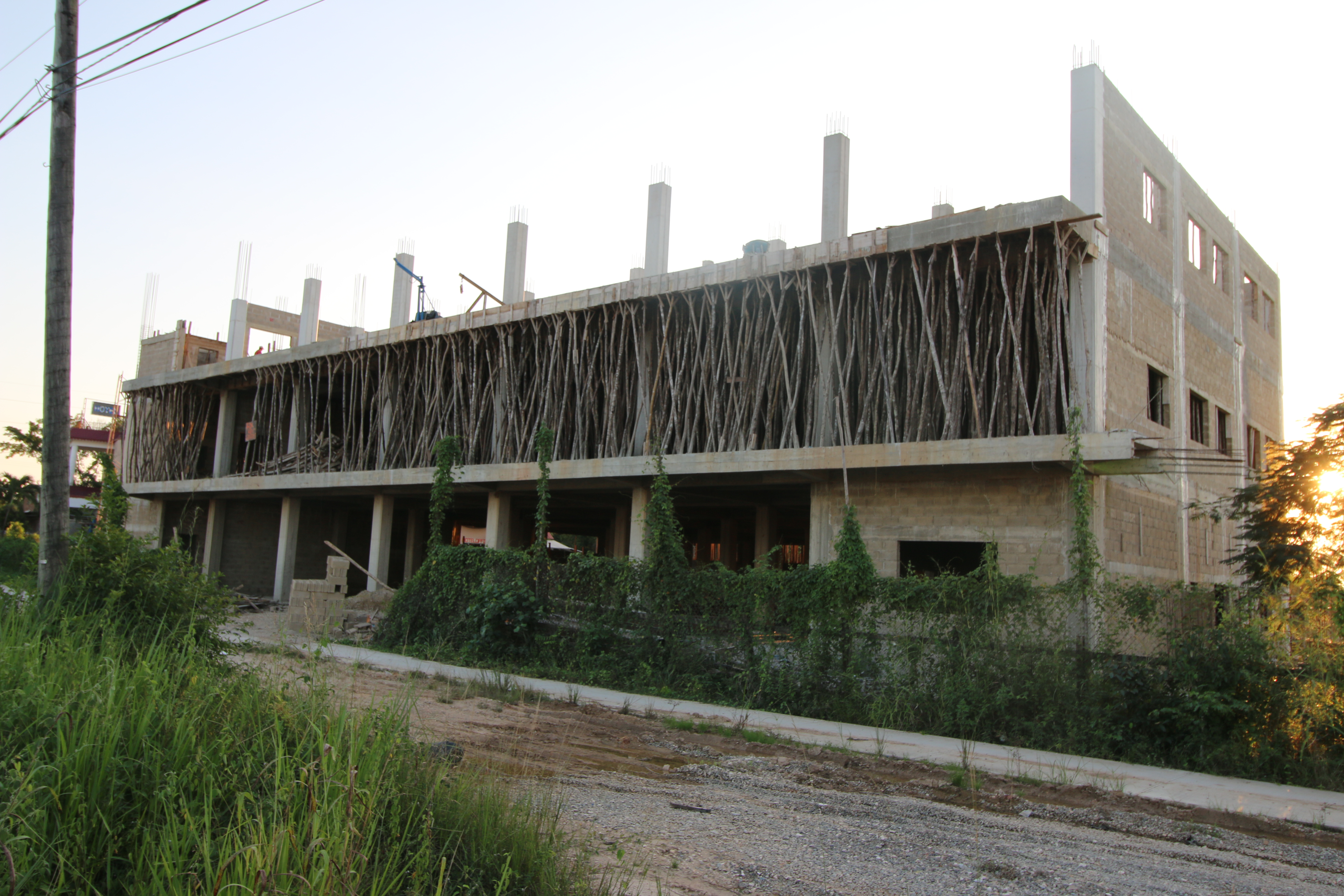 Holding up concrete forms with sticks